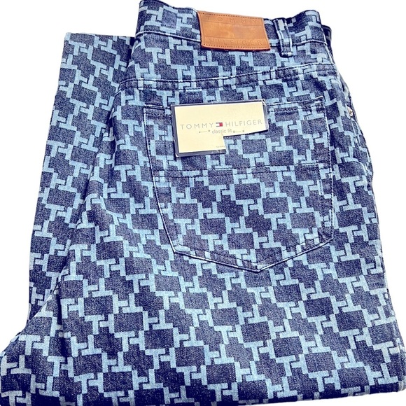 Tommy Hilfiger Classic Fit Printed Jeans - Picture 3 of 8